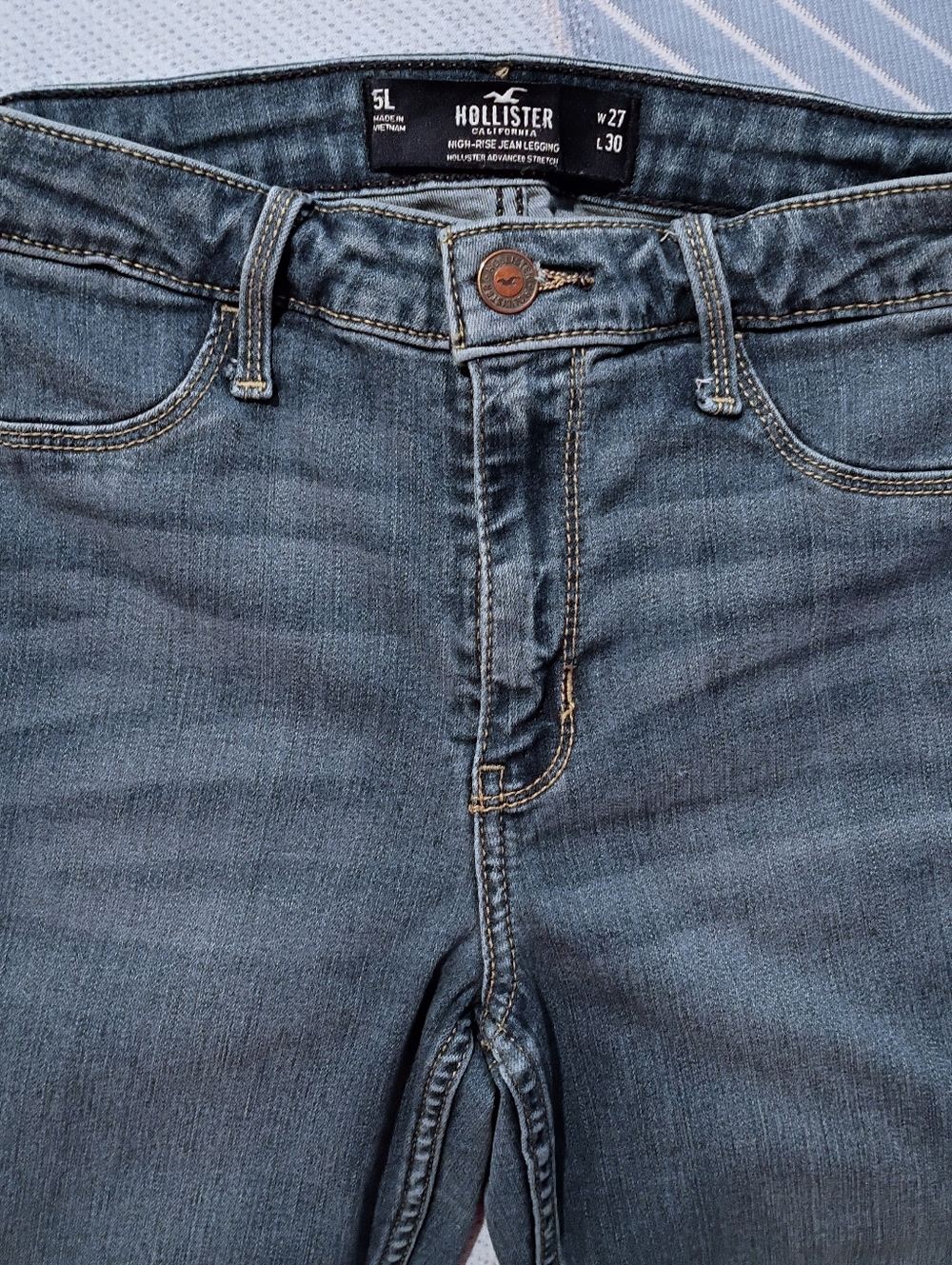 Hollister Junior's High Rise Skinny Jeans in Faded Blue